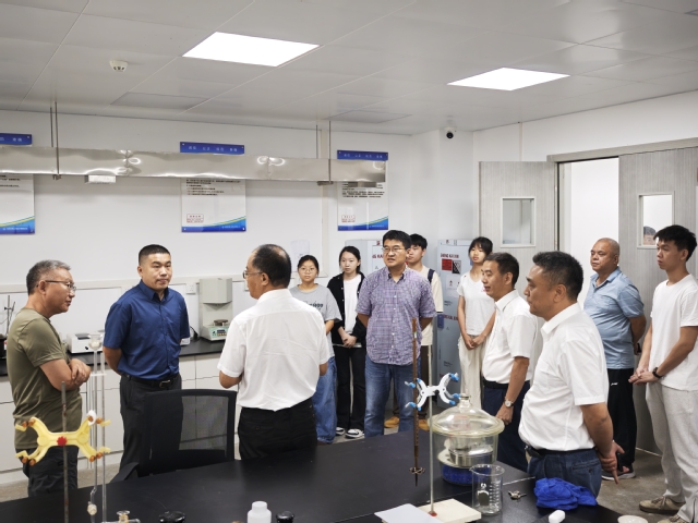 藝術(shù)設(shè)計(jì)學(xué)院師生團(tuán)隊(duì)赴珠海交通工程技術(shù)開展學(xué)習(xí)調(diào)研與技術(shù)交流 助力軟件開發(fā)創(chuàng)新融合